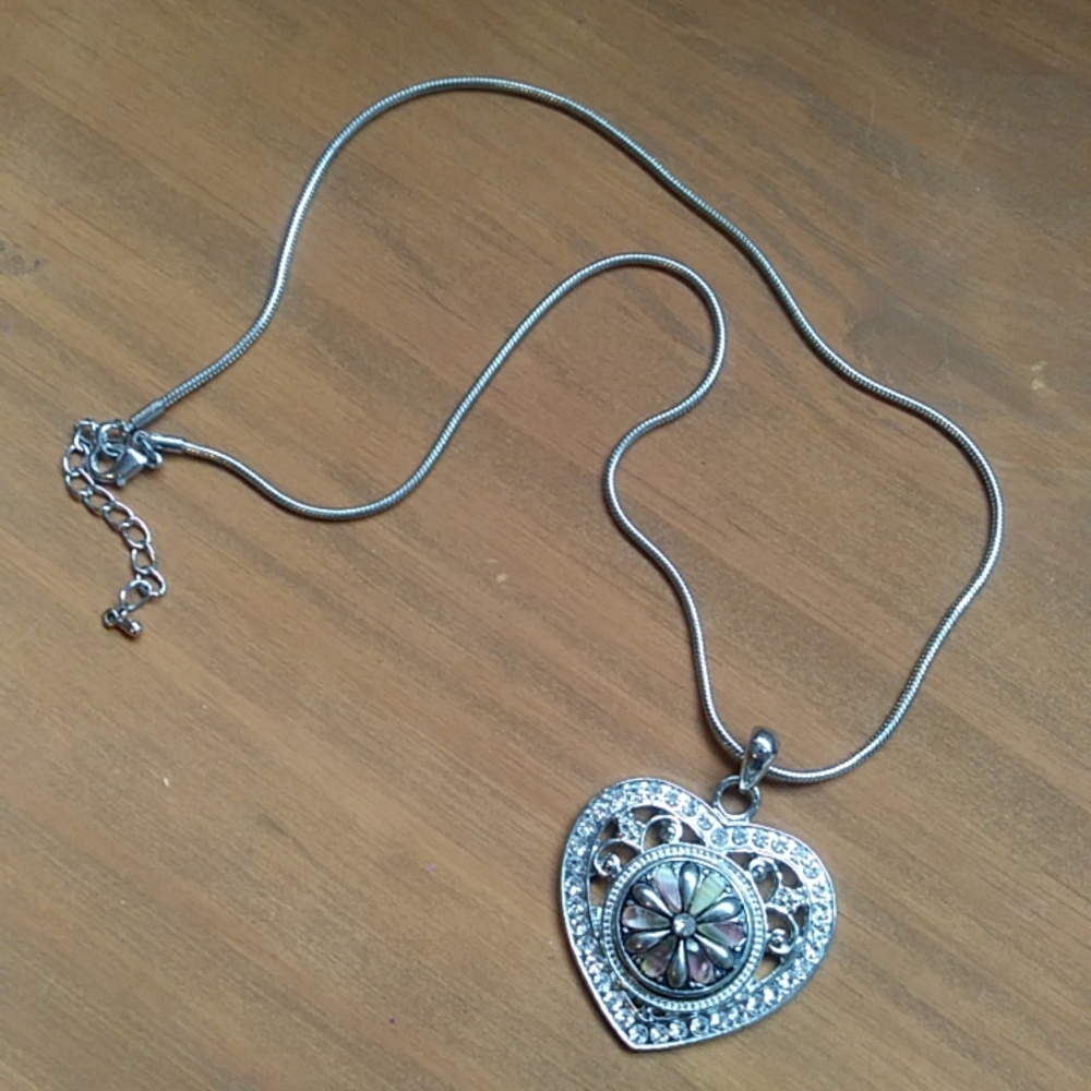 Vintage silver tone heart pendant necklace